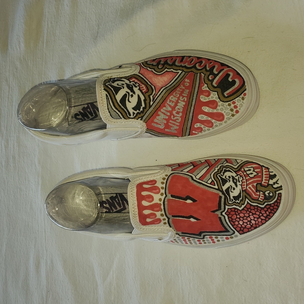 Vans Custom‎ Kicks University of Wisconsin Slip-On Sz. M 7.5 W 9 Shoes Sneakers